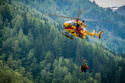 PGHM-helicoptère-sécurité-civile-treuil.jpg